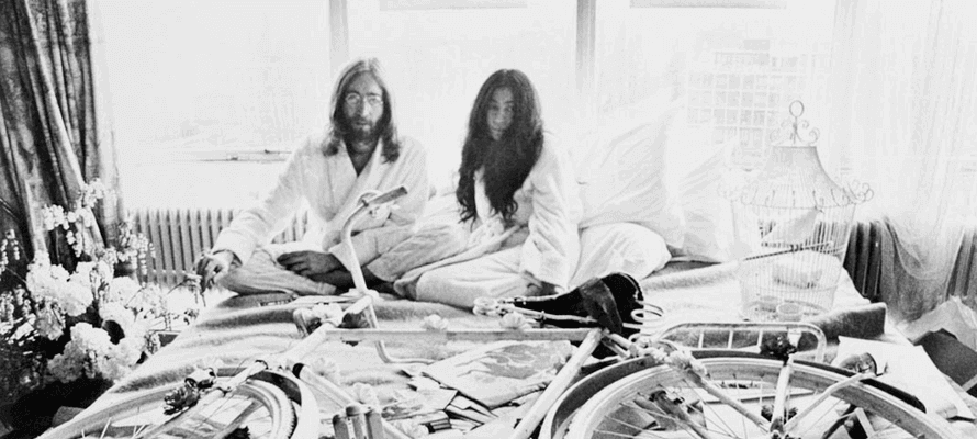 John Lennon e Yoko Ono a letto nella Presidential Suite dell’Amsterdam Hilton Hotel, 25 marzo 1969 © Bettmann